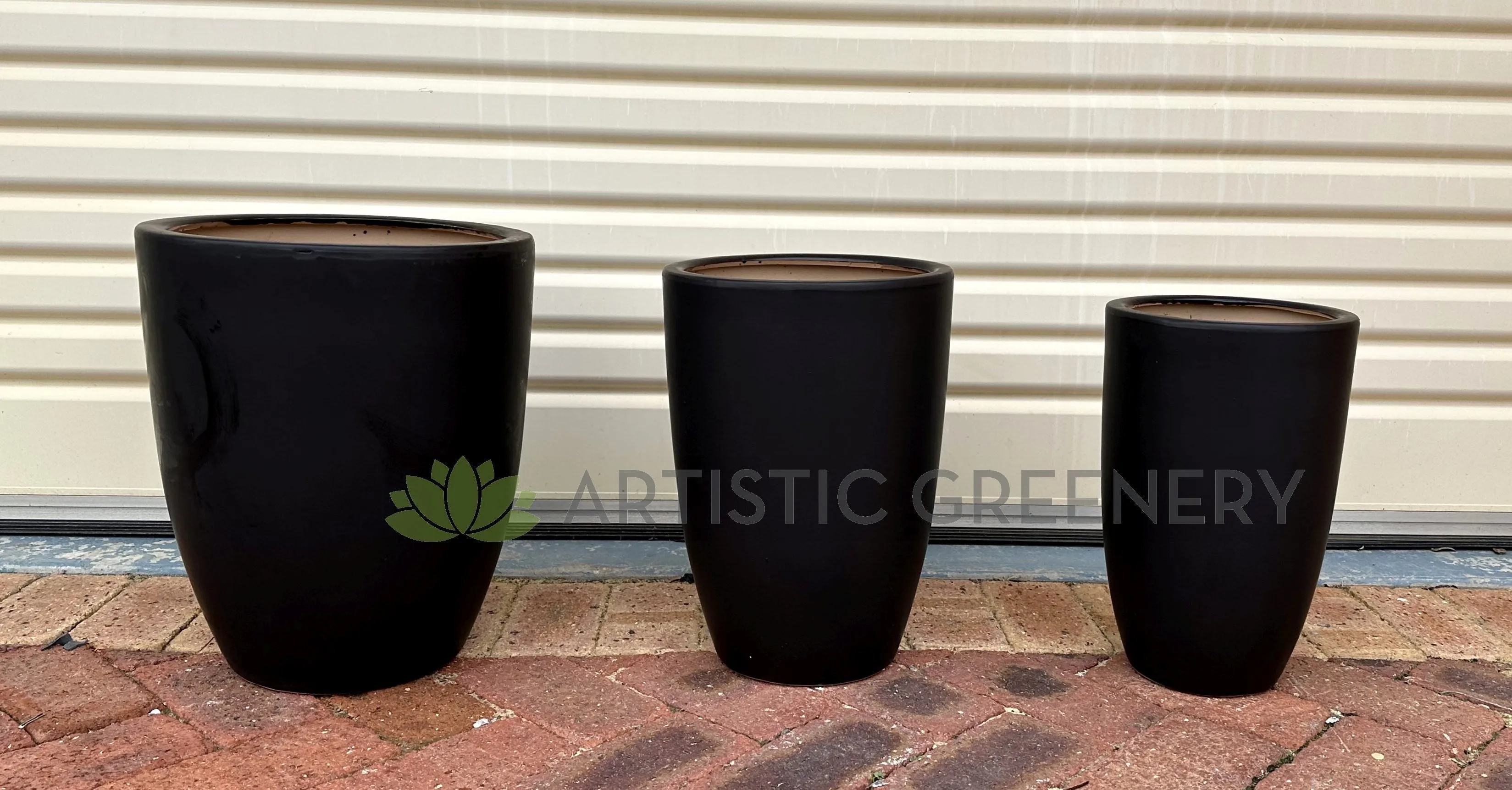 Black Curved Planter Matt Finish - Round (Ceramic) CER0021