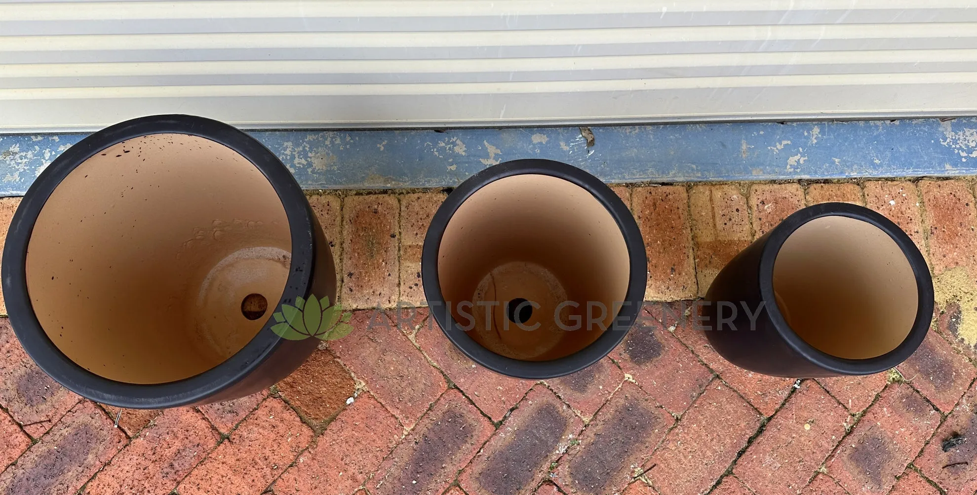 Black Curved Planter Matt Finish - Round (Ceramic) CER0021