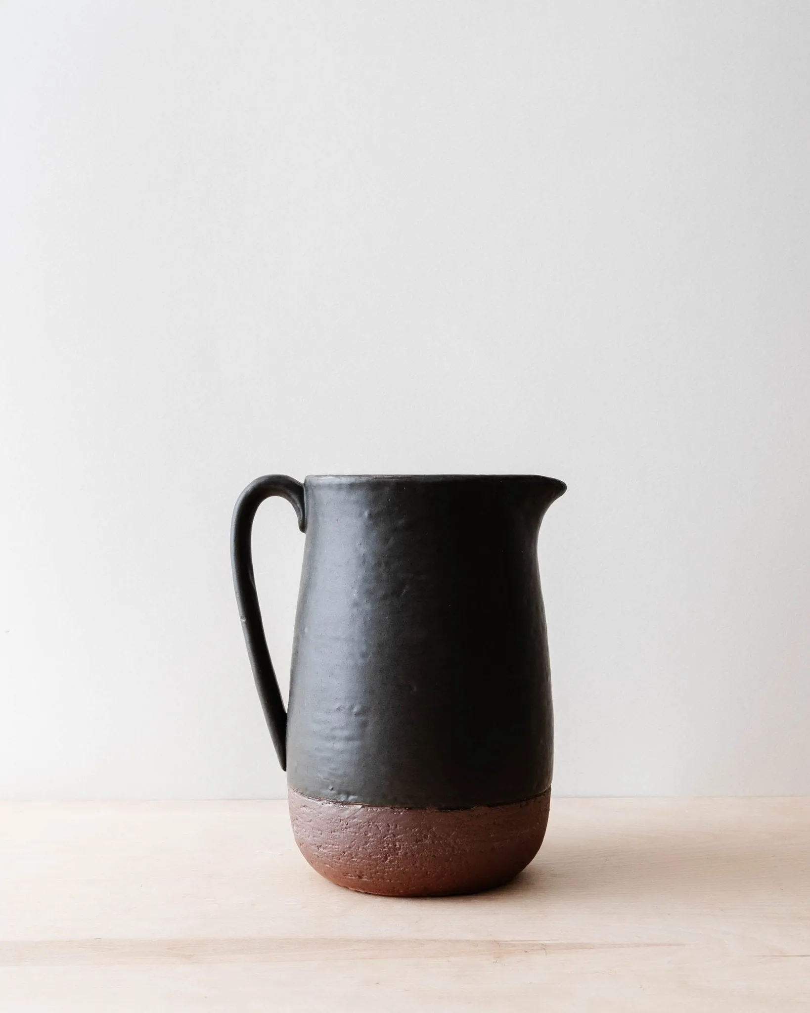 Brogan Contrast Pitcher