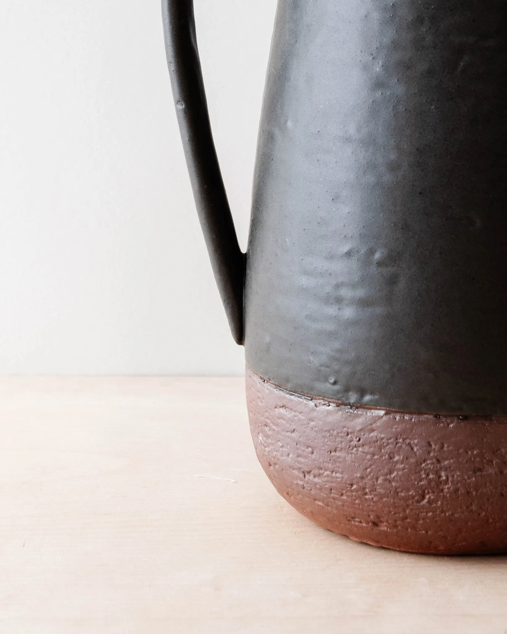 Brogan Contrast Pitcher