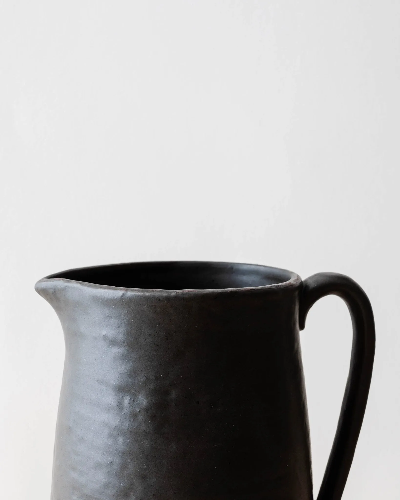 Brogan Contrast Pitcher
