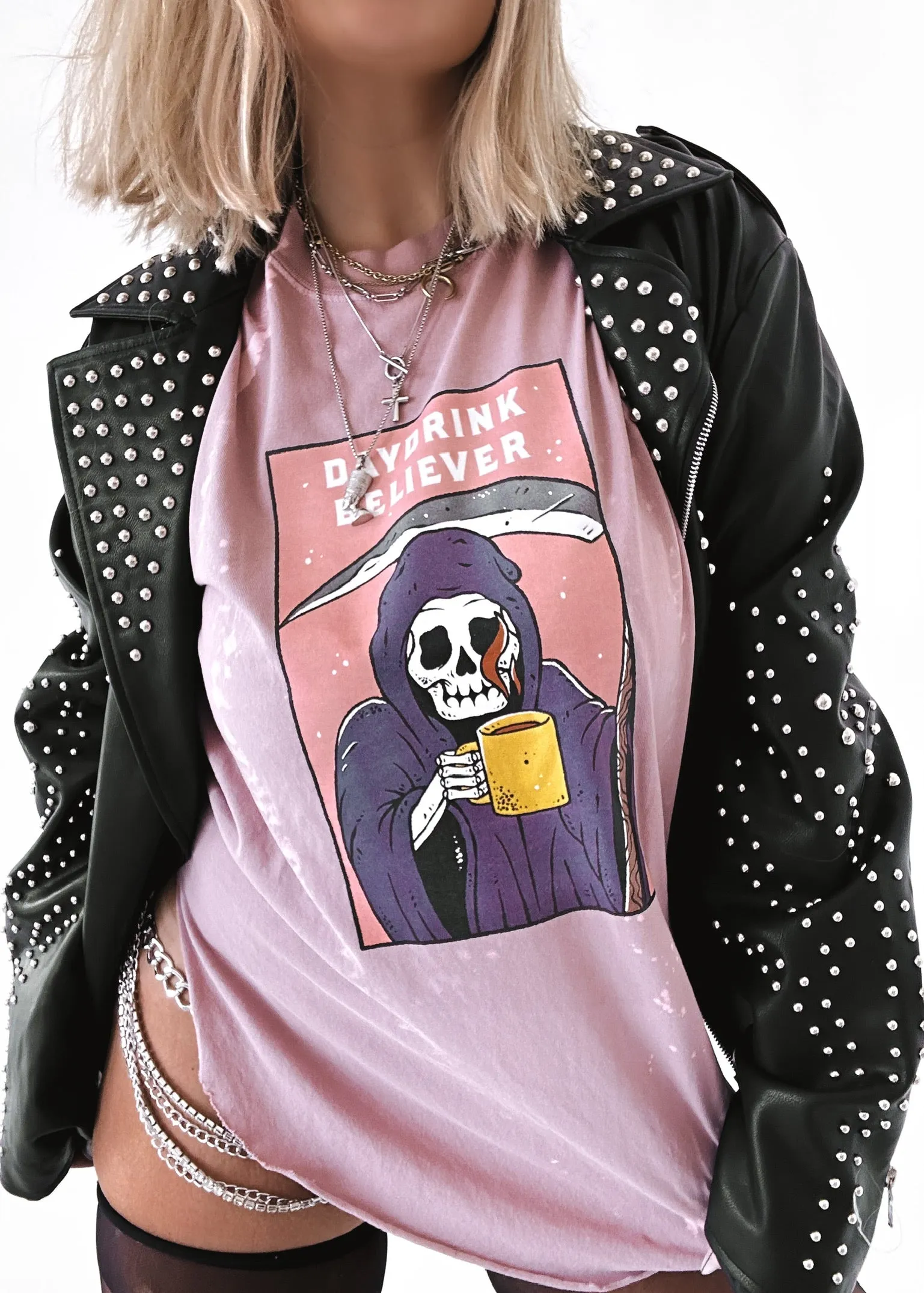 DAYDRINK BELIEVER BLEACHED OUT SIDE SLIT TEE
