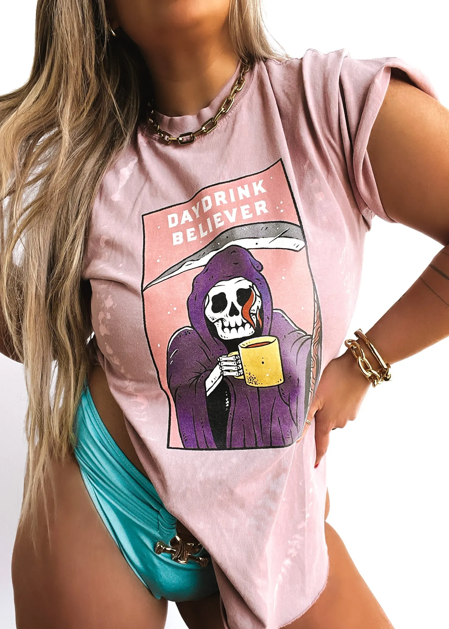DAYDRINK BELIEVER BLEACHED OUT SIDE SLIT TEE