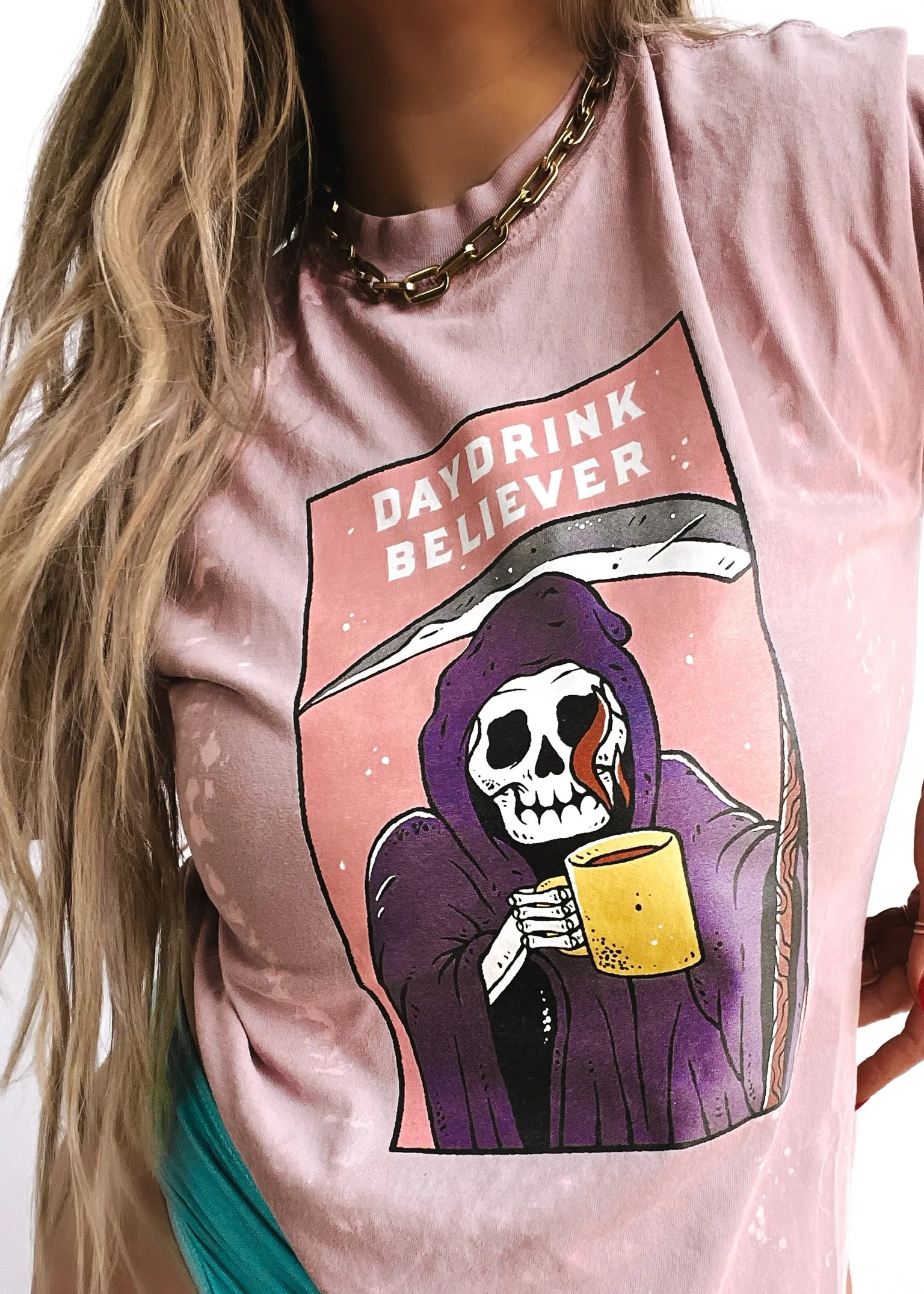 DAYDRINK BELIEVER BLEACHED OUT SIDE SLIT TEE