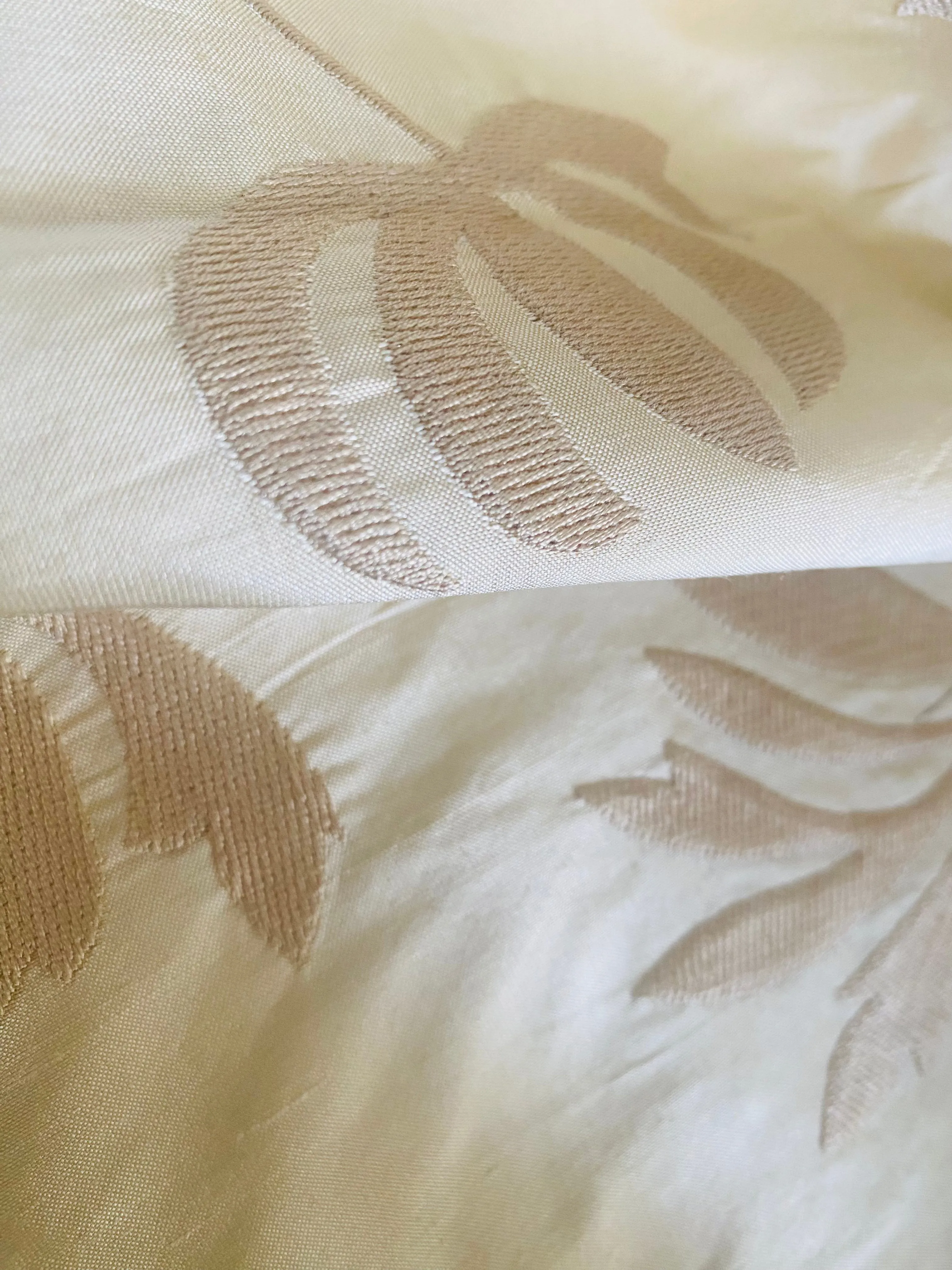 Haggle: Queen Julia Novelty Couture 100% Silk Dupioni Embroidered Floral Motif Fabric Cream