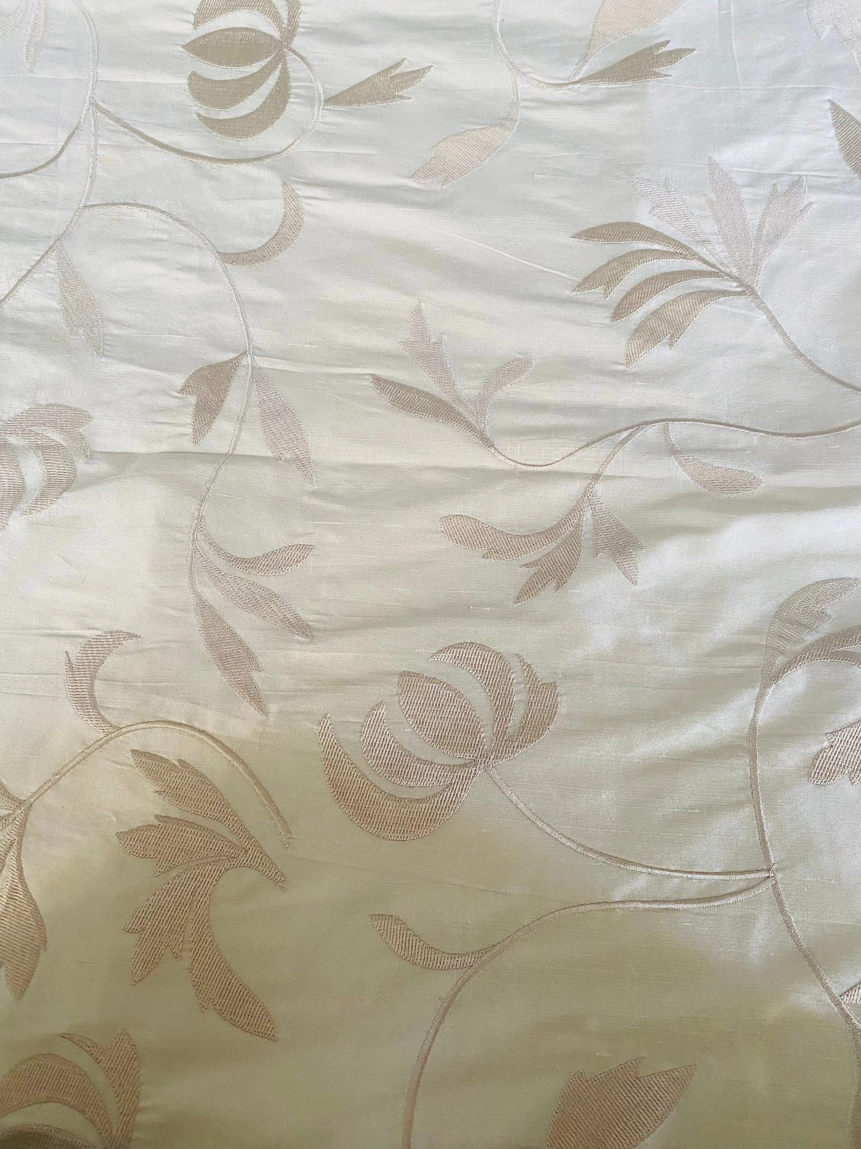 Haggle: Queen Julia Novelty Couture 100% Silk Dupioni Embroidered Floral Motif Fabric Cream