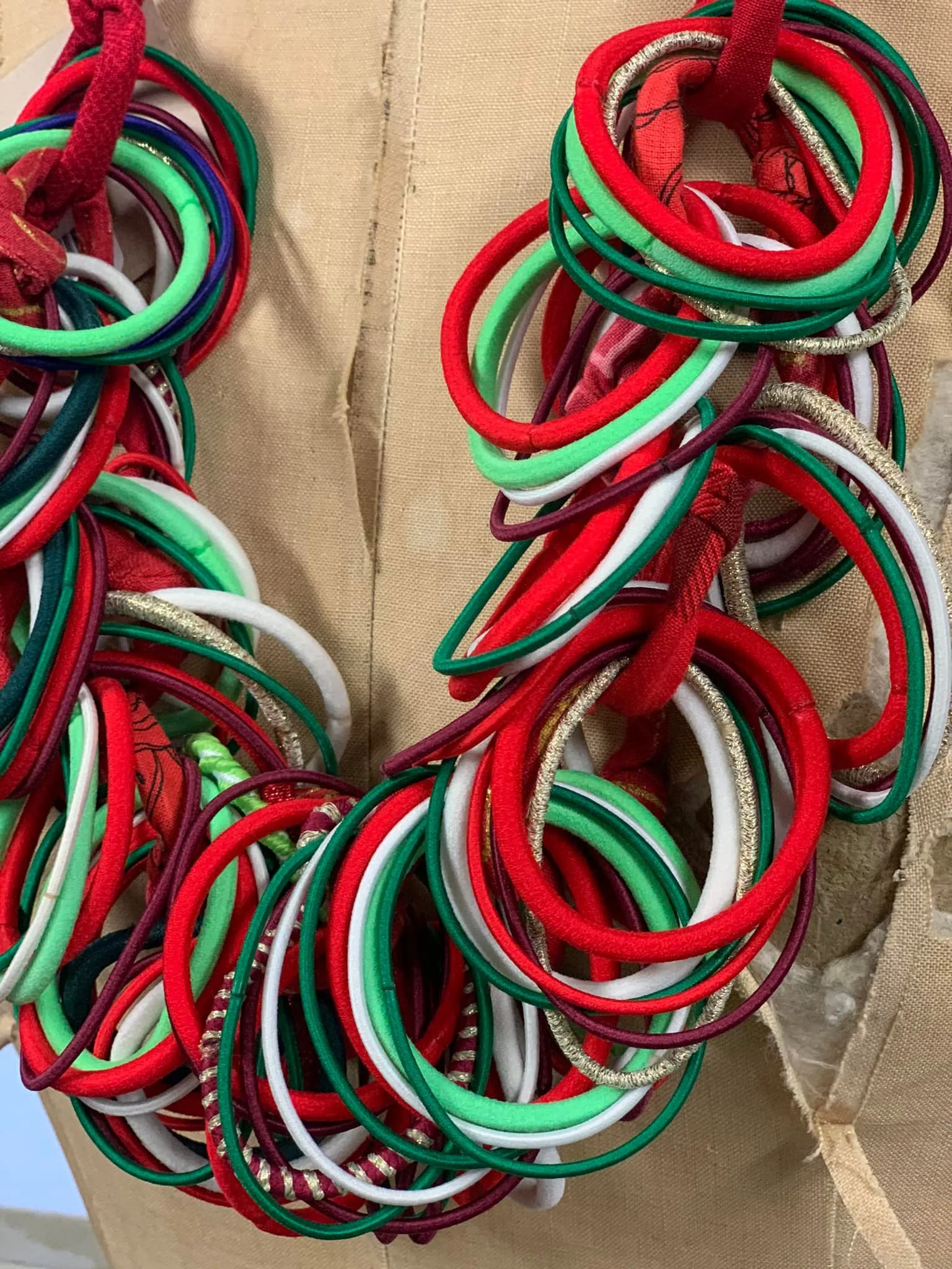 N01 Holiday Loopy Necklace-Christmas