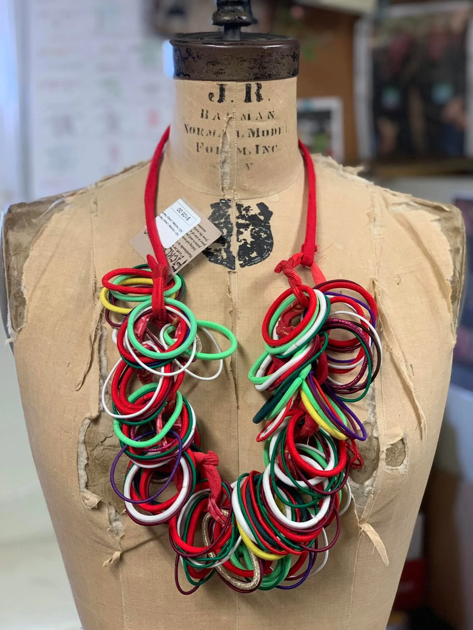 N01 Holiday Loopy Necklace-Christmas